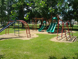Kinsmen Park: Located between Jubilee Bay and Centennial Crescent 